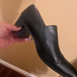 Black Leather Slip-On Clogs with Rounded Toe